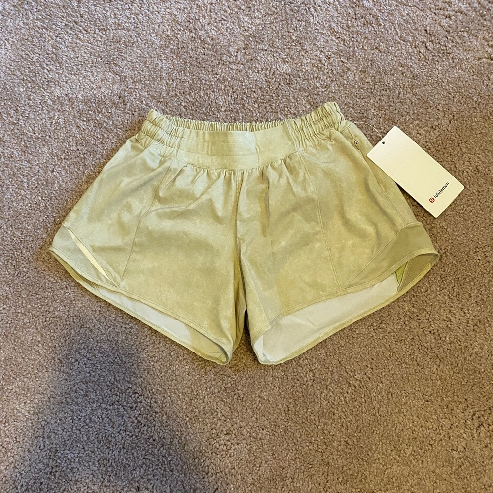 Lululemon Hotty hot shorts size 6 4” inseam
